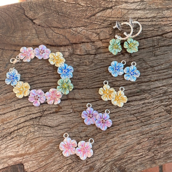 Premier Designs Jewelry - Flower bracelet and earrings set